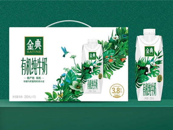 伊利 · 金典有機純牛奶